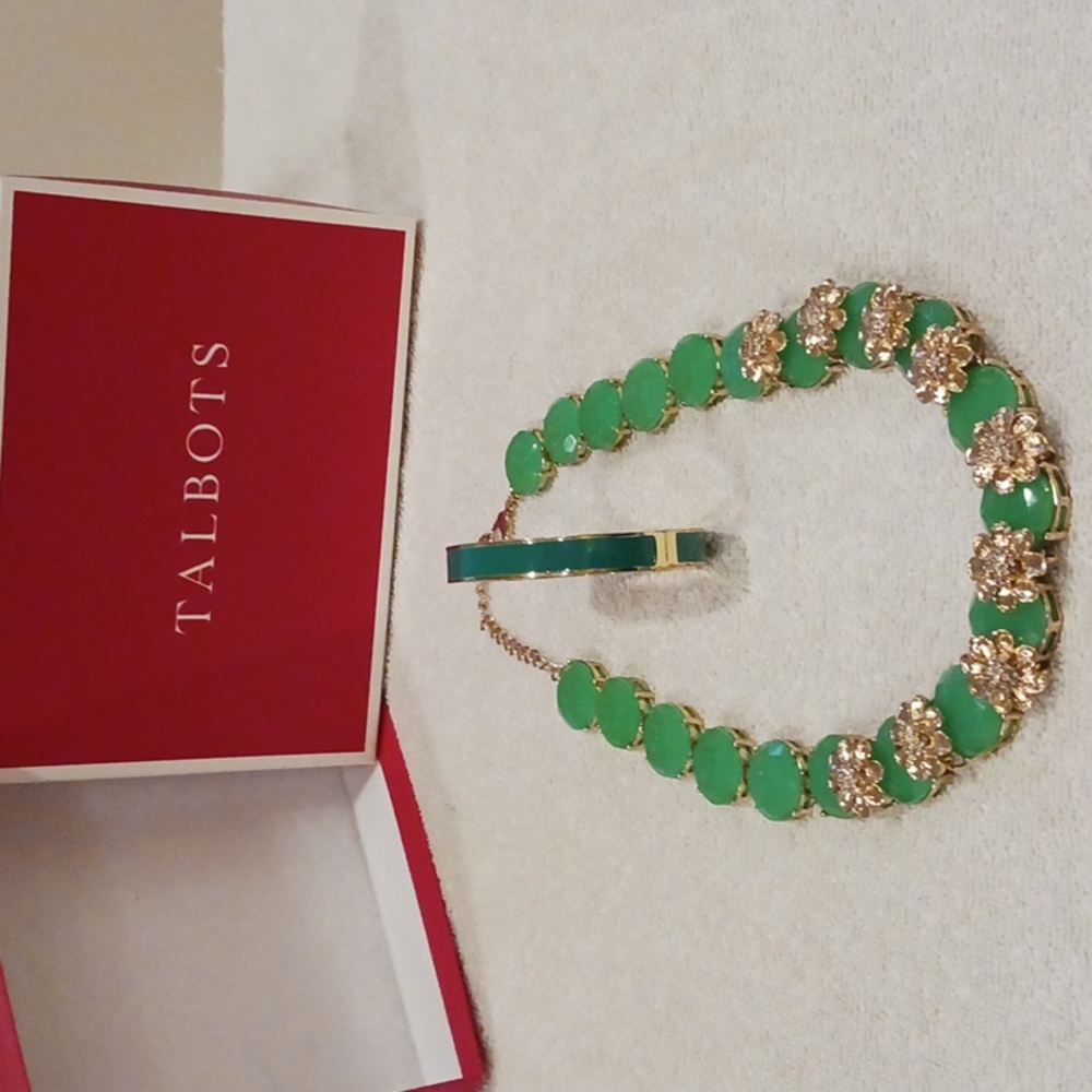 Talbots Emerald Green and Gold Accents Floral Necklace With Bracelet